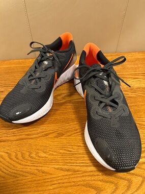 NWOT Men’s Nike Renew Running Shoes - 13